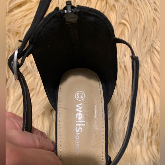 Wells founin suede high heels size 7.5 color black - Picture 4 of 5